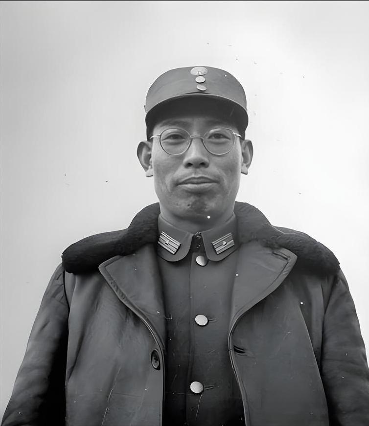 1947年毛主席深陷生死绝境，许光达昼夜奔袭，血战一天挽救中央机关！1955