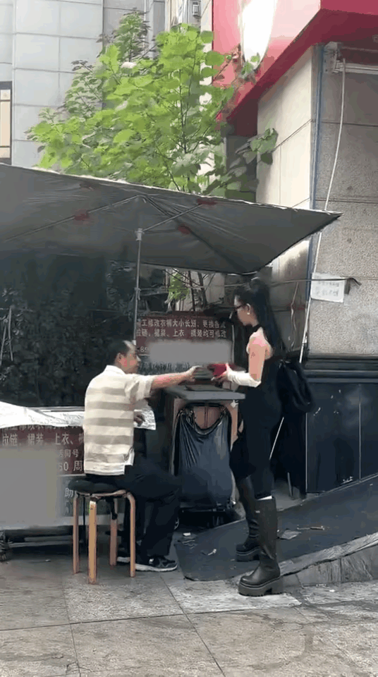 小姐姐打扮的挺好看，怎么还被嫌弃了呢[捂脸哭]