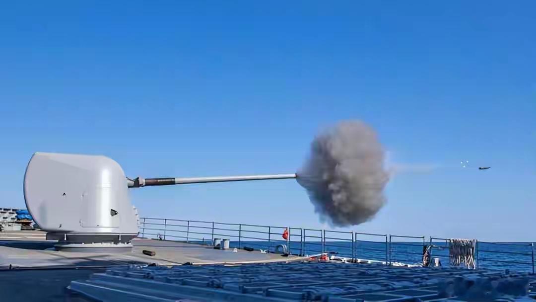 中国电磁炮蓄势待发，上舰后会让舰艇战力翻倍吗？近年来中国电磁炮发展势头迅猛，中外