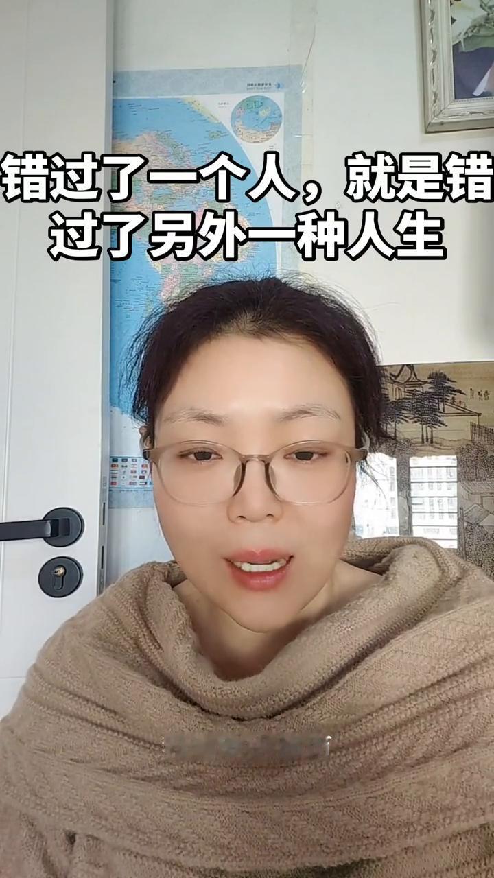 错过了一个人就是错过了另外一种人生。22岁那一年，有一个男孩子在宿舍楼下等我，