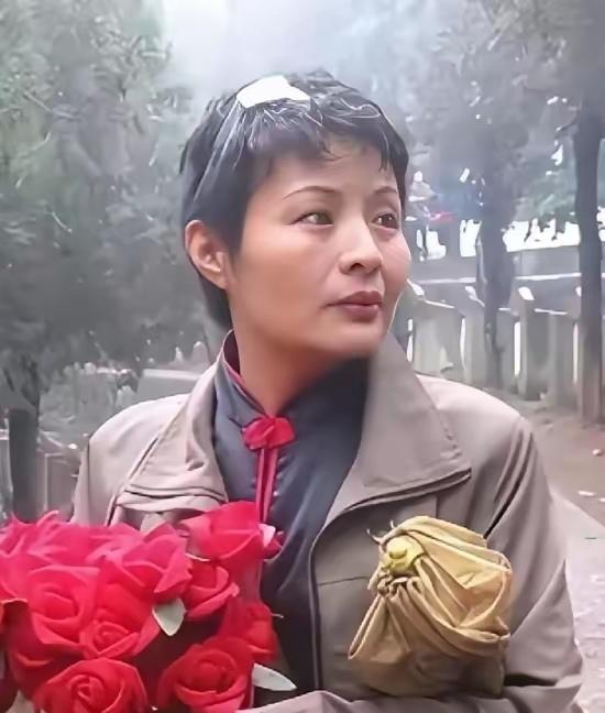 1984年，老山前线，17岁的战士赵勇，对18岁的女医务兵谢楠说到：“姐，你看能