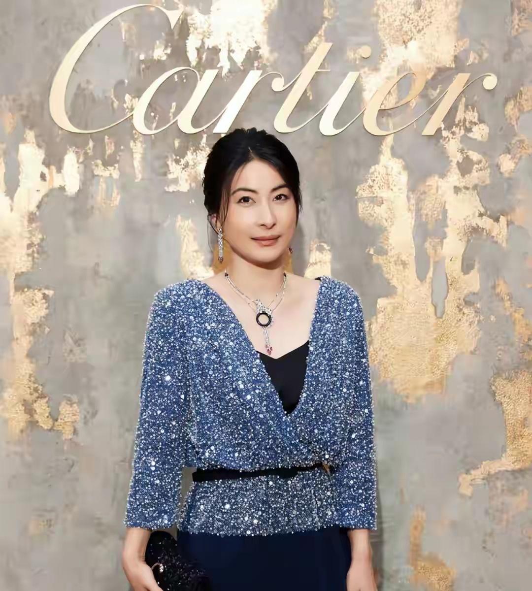 郭晶晶捂了12年的大儿子，升学照曝光，网友：怎么长成了这样​​​