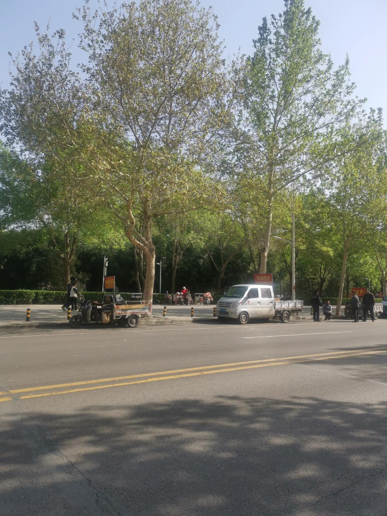 昨天亲戚打电话说了半天，问我干什么工作，赚多少钱，几个小时，我以为找工作，谁想，