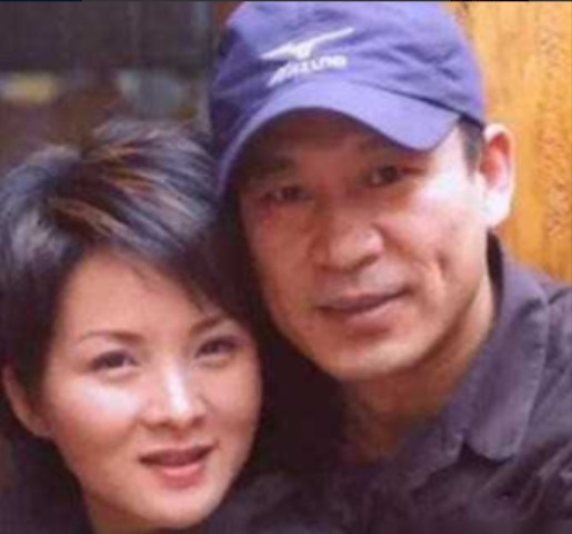 2000年，27岁的谢兰嫁给大自己11岁的师小红，两人约好了丁克，不要孩子，因为