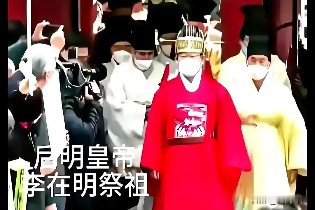 李在明这一跪，真把围观群众看懵了！李在明跪拜朱元璋？究竟是诚意还是策略？不太懂