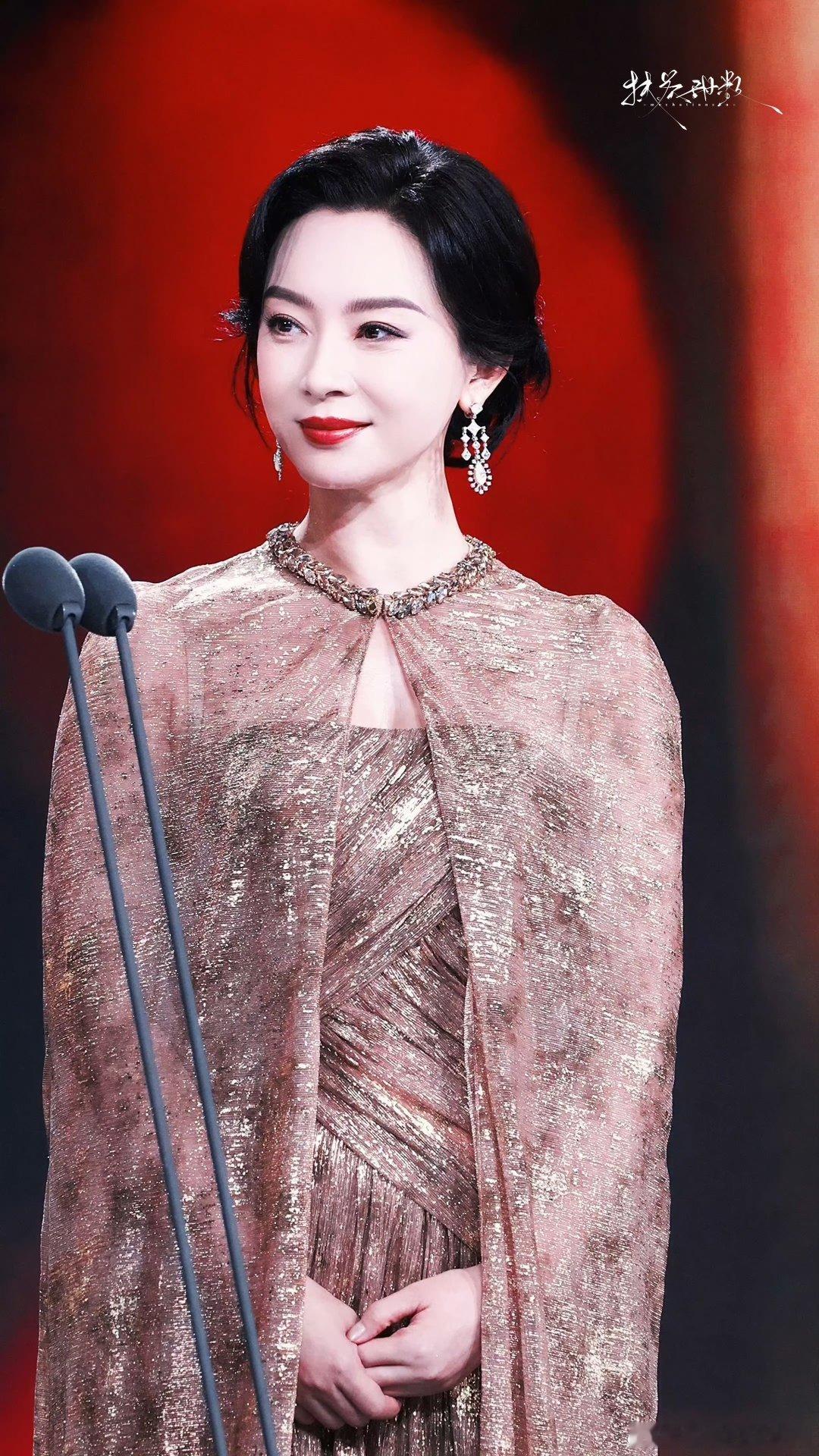 我怎么才看到2026中国影视之夜的陈数？何为岁月不败美人！镜头里皮肤、体态、