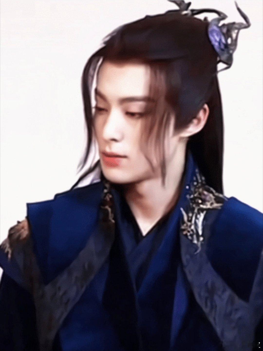 现在来看有龙须版苍儿也是风韵犹存啊萌萌小妹