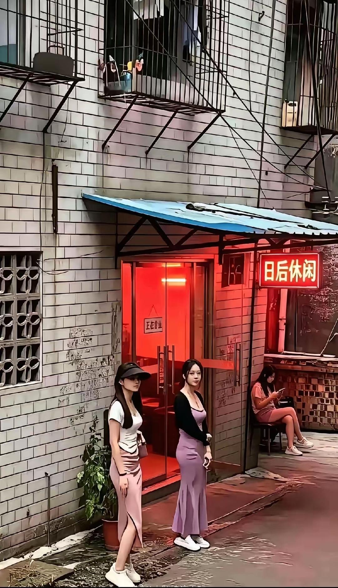 大白天的，如果路遇陌生年轻女子向您打招呼，您会有何反应？我是真被吓了一跳。今天