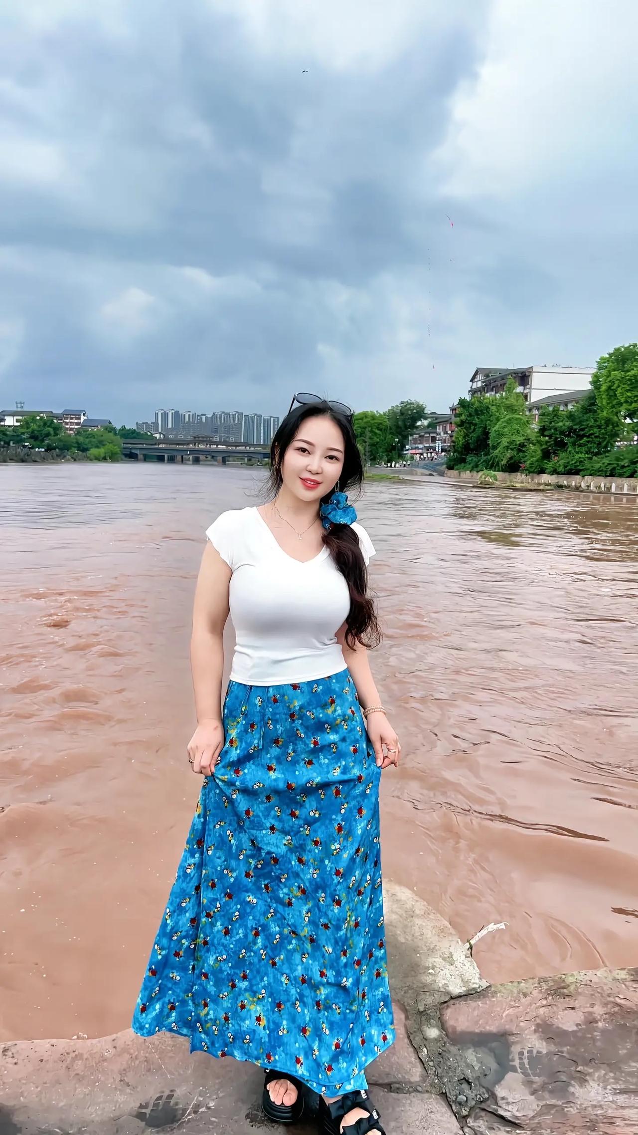 偶然翻到旧照，才发现生活早已赠我无数美好。即使岁月流转，这些定格的美好依然能点