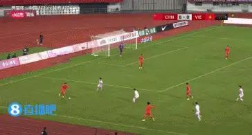 “简直无法忍受”！熊猫杯国足U22VS越南，作为职业球员，U22国脚这种直塞球都