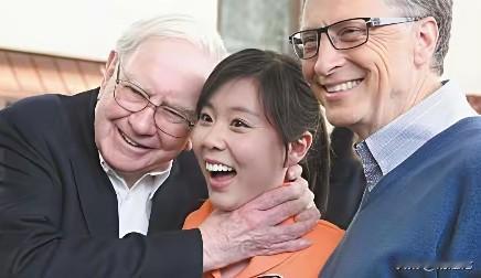 谁能解释一下，这个女生和两位大佬在玩什么这么开心？三人的表情都很是开心的样子，