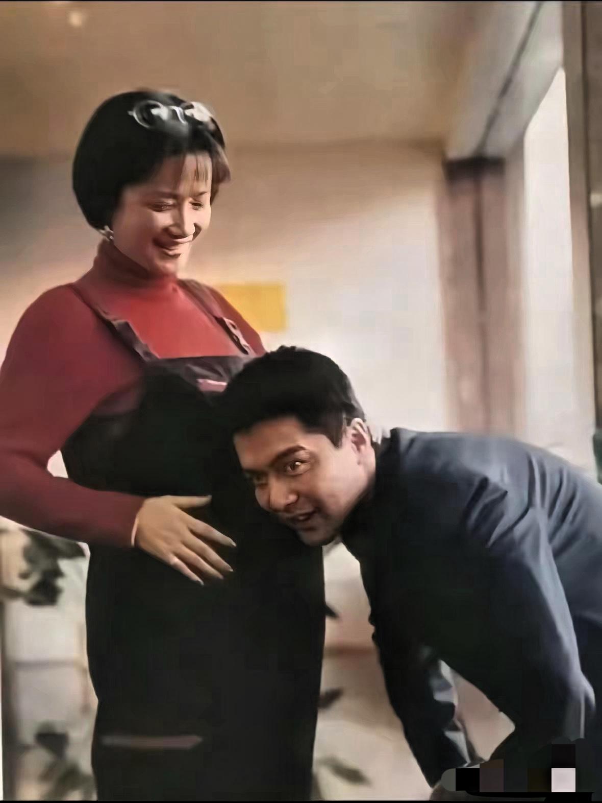 现在全网最痛彻心扉的估计就是许亚军了可能做梦也没想到，才61岁的前妻居然撒手