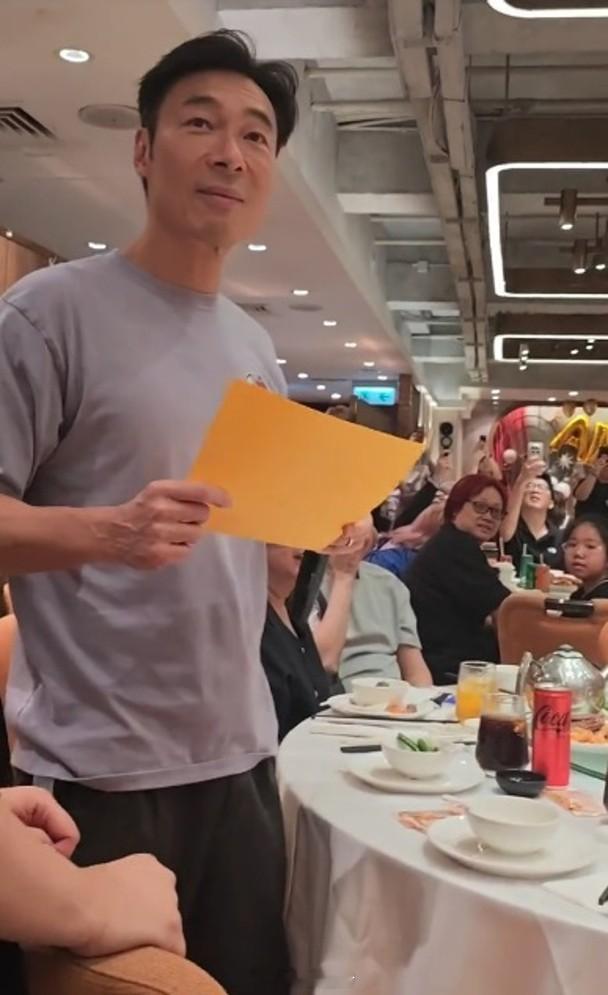 【On.cc】許志安預祝59歲筵開約10席　歌迷會傾巢而出齊到賀歌手許志安相隔1