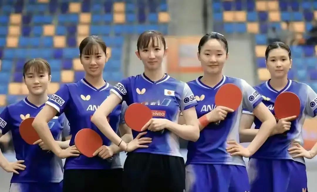 世界第一的宝座，第一次晃得这么厉害。不是孙颖莎打得不好，是身后的王曼昱追得太凶