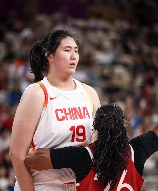 真正懂球的人，都看得出来，张子宇不是日本女篮下起三分雨的原因。张子宇往内线一战