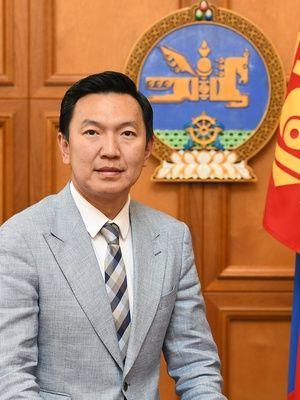 手握全球16%稀土却被中俄“锁死”出海口，蒙古新总理刚从北京回来就接位，一边要防