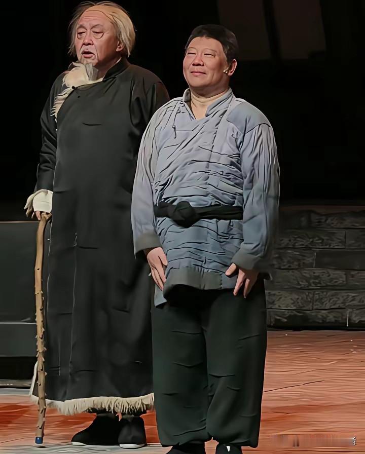 郭德纲怎么做到可以把自己演的这么年轻，于谦比郭德纲大4岁，但是两人看起来真的不是