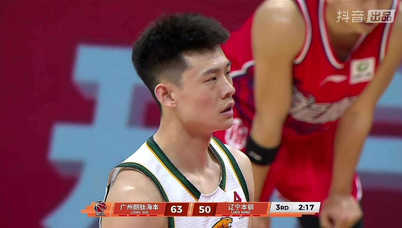 这次“辽粤大战”中，广州龙狮在主场以93:77大胜辽宁，徐昕发挥出色，全场出战2