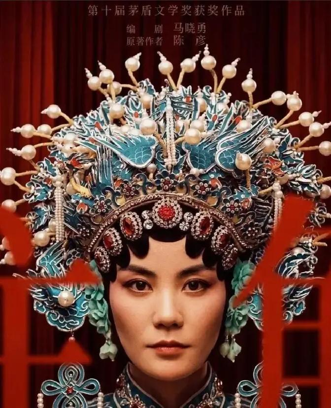 2026年初，张嘉益对张艺谋说，《主角》的主题曲想找王菲唱。张艺谋摆摆手，王菲我可请不动。张嘉益苦恼