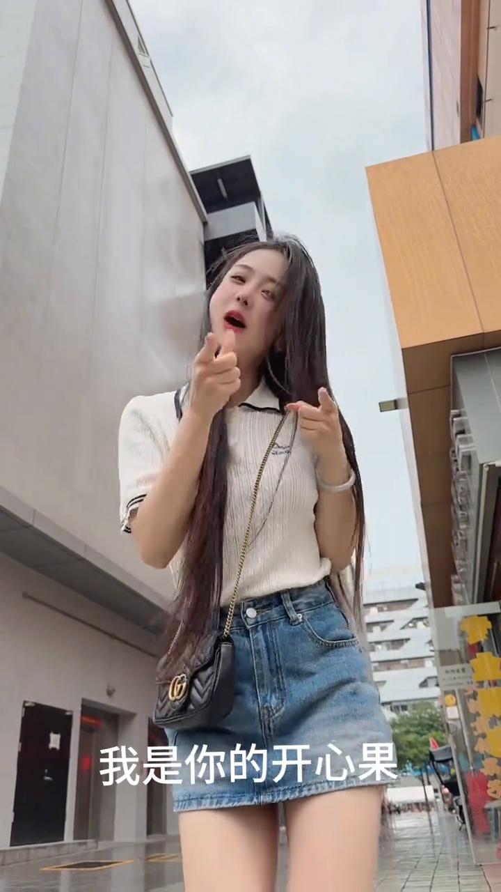 西瓜、南瓜、哈密瓜，不爱我都是傻瓜。芒果、苹果、火龙果，我是你的开心果。腰疼、腿