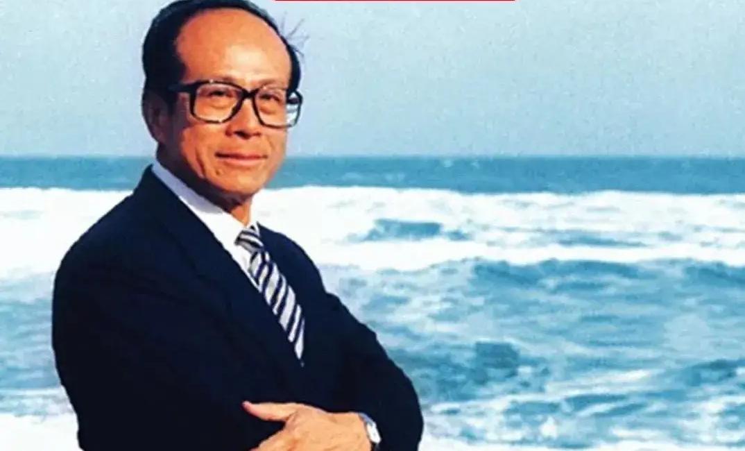 李嘉诚时代落幕！一个靠“囤地躺赚”的暴利神话，终于走到尽头？96岁的李嘉诚，又