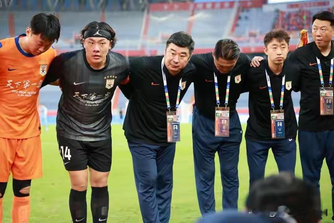 当然，选择是球员和俱乐部双向奔赴的问题，不能情感上决定脑袋的事。泰山俱乐部是有智