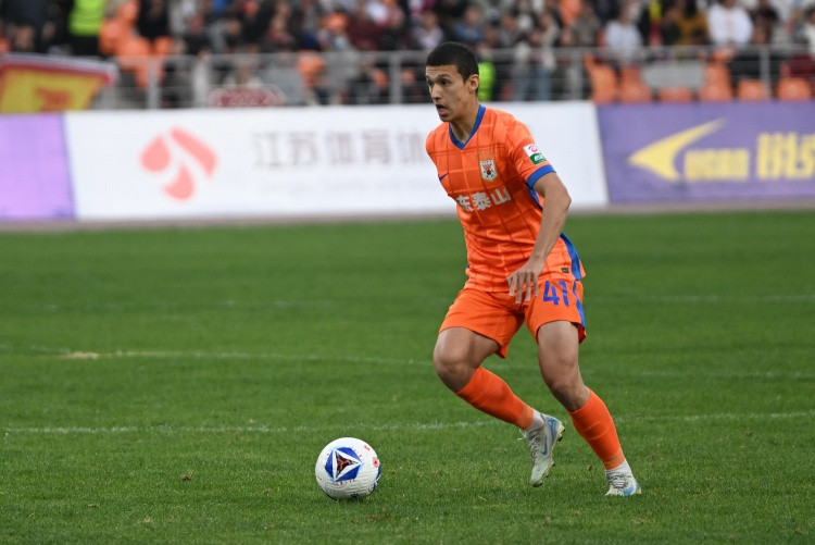 鲁媒: 泰山将在海口进行第一阶段冬训, 依木兰等3名新星将缺席