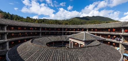2025年福建中医药大学在福建省内的录取情况是这样的：历史类本科批最低504分，