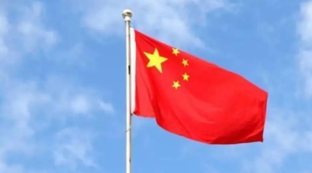 在马克龙访问越南之际，没想到法媒突然刊文声称，美中贸易战，越南，无奈成为了“中国
