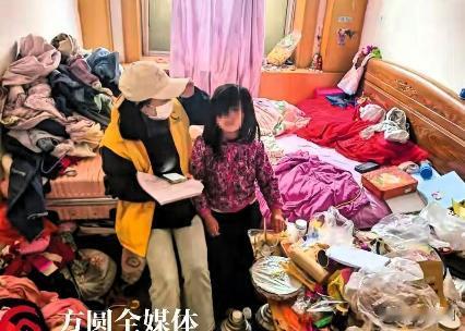 北京，一女子带5岁女儿和男友同住，男友趁女子上班，借调皮为由，让女孩面壁罚跪，拳