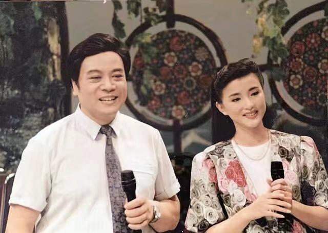 1994年，富豪吴征以400万的游艇为礼，向有夫之妇的主持人杨澜大胆表白：“嫁给