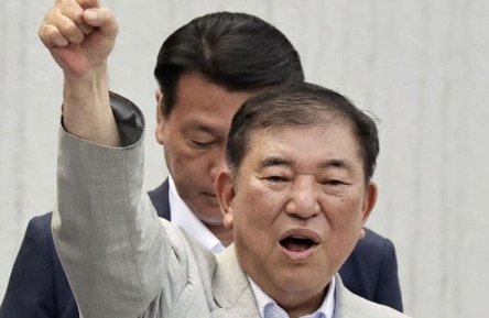日本公开辱华，石破茂亲自上阵，给中国戴了顶脏帽子。在7日的一场街头演说中，石破茂