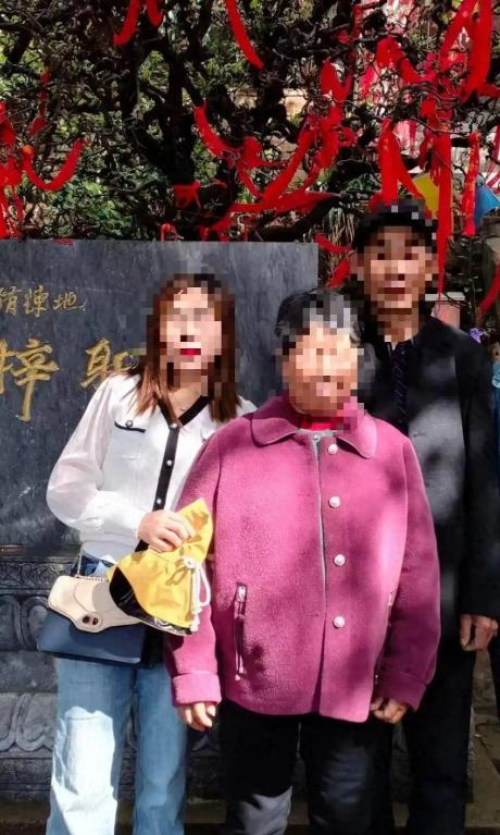 必须处死！2025年，湖北襄阳，一男人追女人遭拒，闯进女方父母家中拿刀往颈部扎了