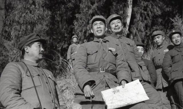 【老照片】1949年11月苏联摄影师跟随十八兵团临汾旅解放四川，图1、贺龙、王维