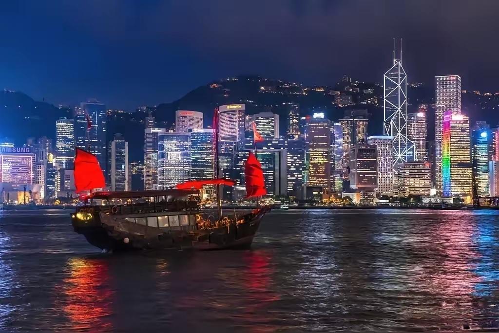 真的假的，去香港推荐用自己的方言？刷到很多人说，如果你不会粤语，去香港遇到故意