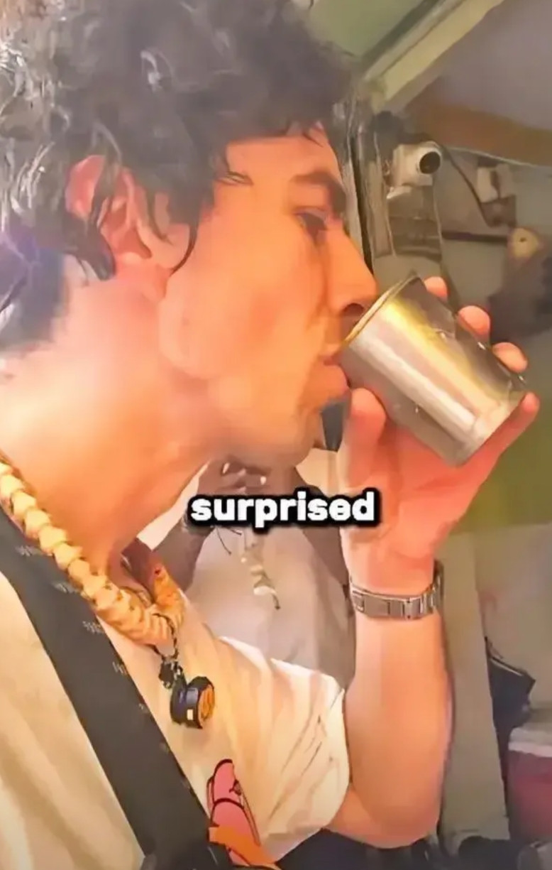 英国百万级网红博主吐槽完中国后转身去印度游玩，在飞机落地的那一刻还激动不已，对着