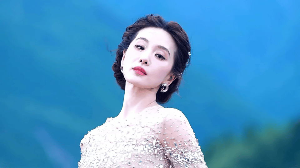 刘诗诗为什么一下子老了？一开始以为是别人把图修丑了，看了视频发现她整个人精气神都