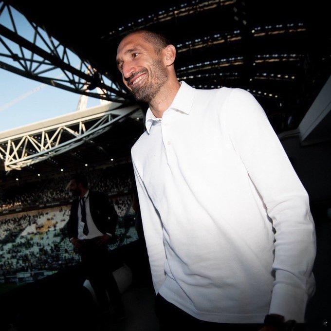 尤文主教卢西亚诺·斯帕莱蒂合约即将到期，尤文管理层正在努力跟他沟通续约问题！足球