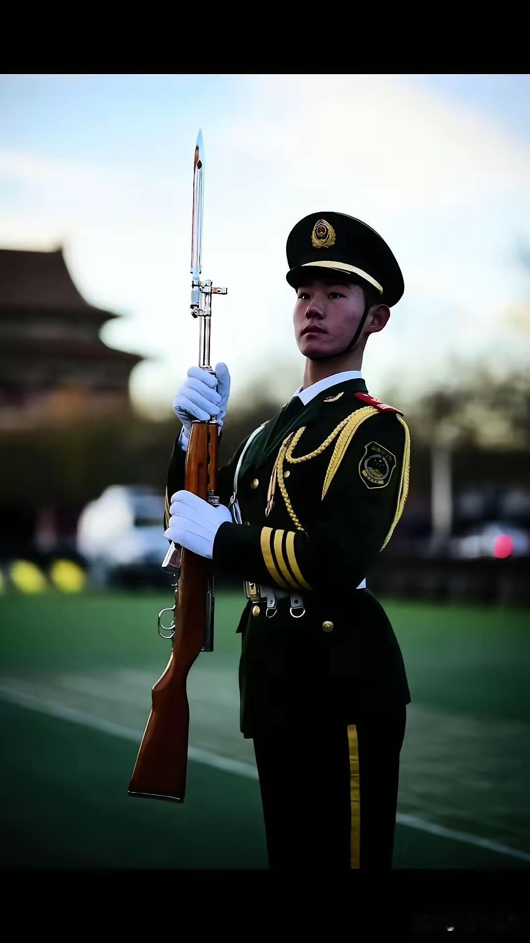 儿子发来信息：“妈，我又转了四期，接下来又是4年，回不了家了。”我回了3个字，眼