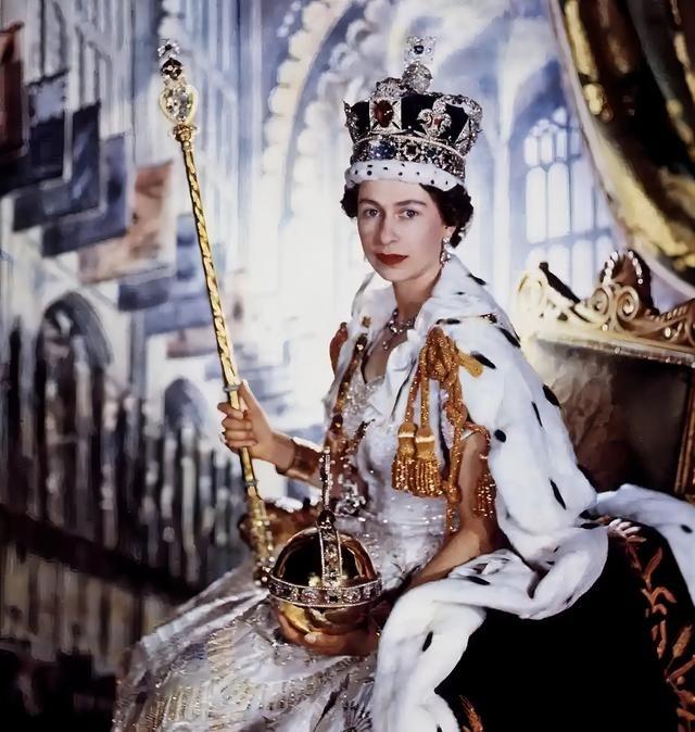 1952年6月2日，25岁的伊丽莎白在伦敦西敏寺登基，成为英国伊丽莎白二世女王。