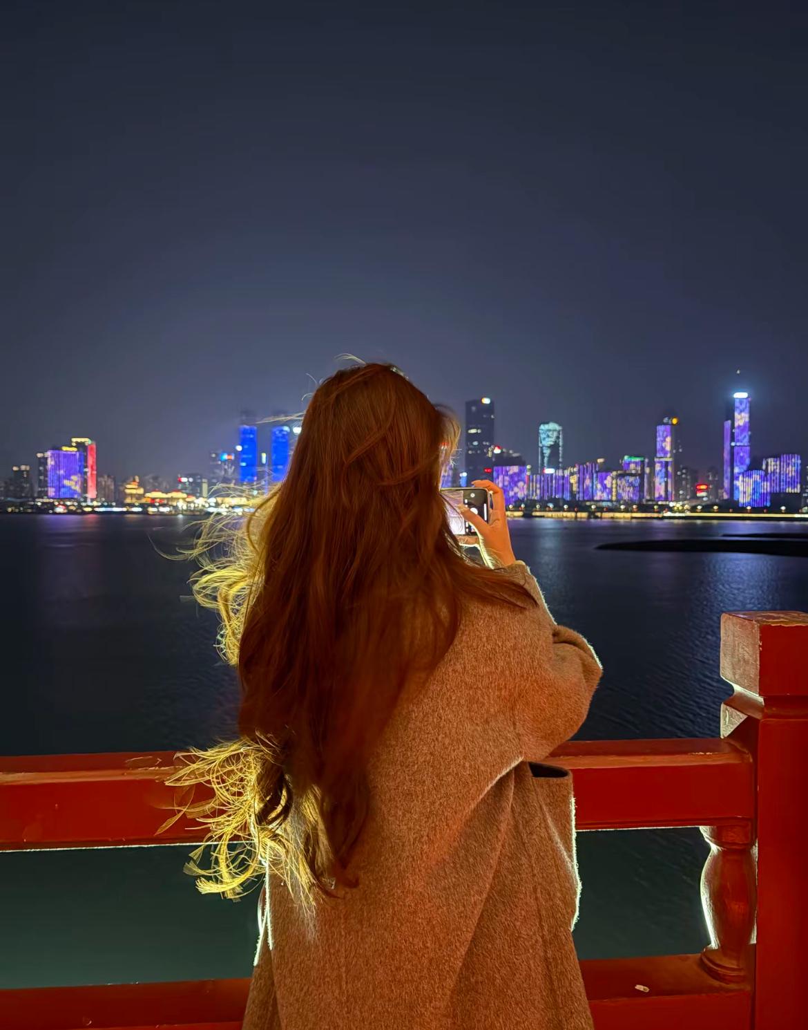 别再说女生不结婚是“自私”，这才是真相经常听到有人说：“30岁不结婚，太自私了