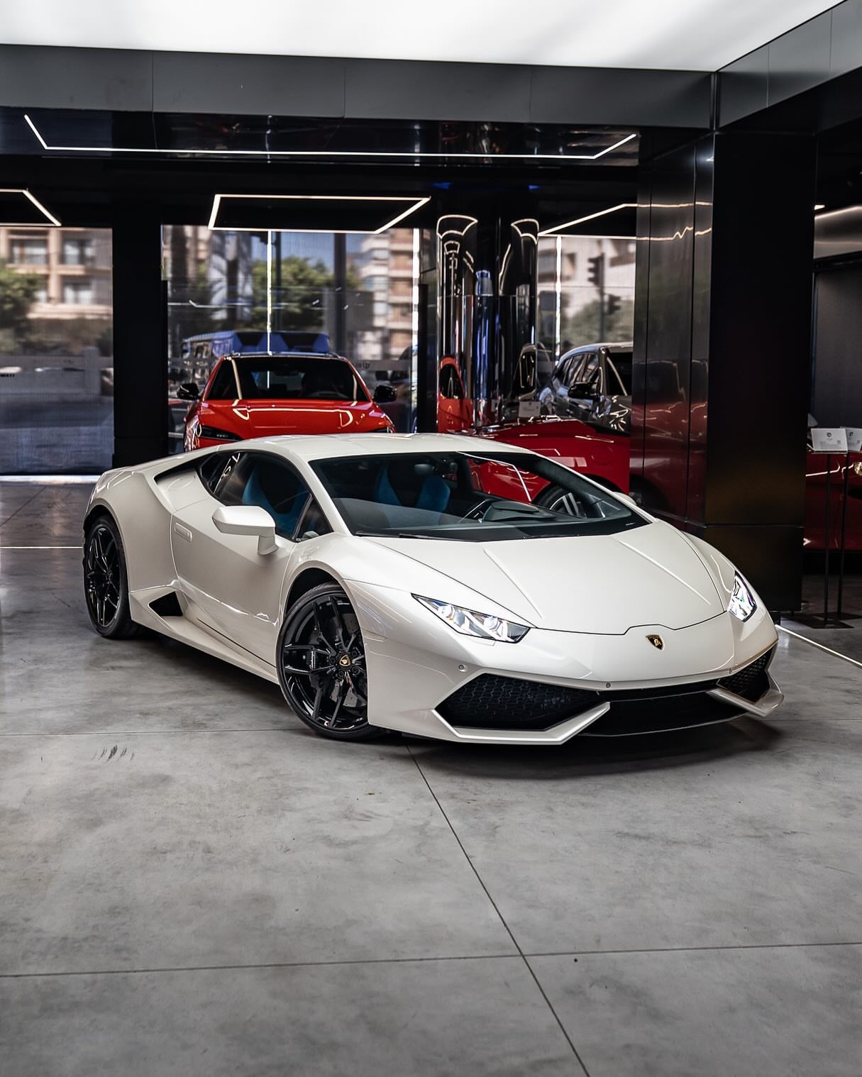 2018年兰博基尼Huracan610-4搭载一台5.2升自然吸气V10发动机