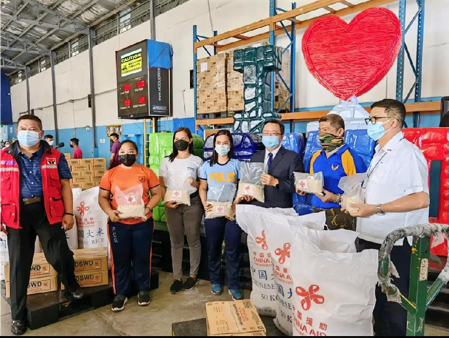 问一下专家我们受灾了，是不是越南，菲律宾这些接受我们捐款、捐物的国家，这个时候