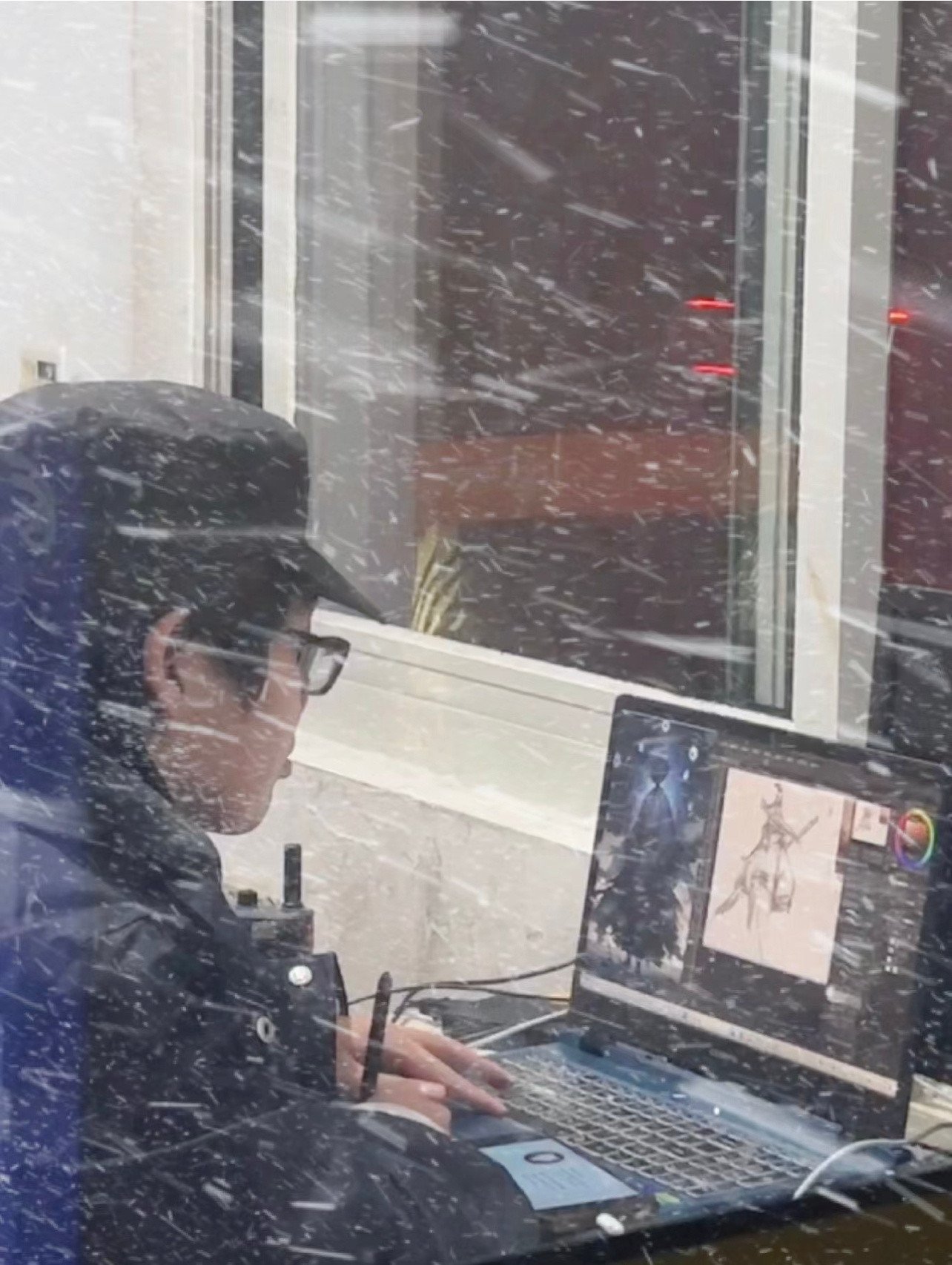 学美术就业范围很宽啊[鼓掌]当了保安还能接活[赞]​​​