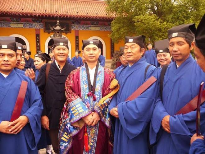 道教为啥干不过佛教？根源竟在创始人张道陵死前的一纸遗嘱！世袭制度是道教的保护伞，