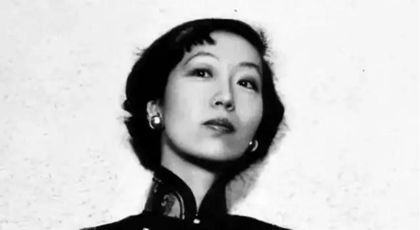 1947年，张爱玲两个月没来月经，难道怀孕了？1947年深秋的上海，常德公寓