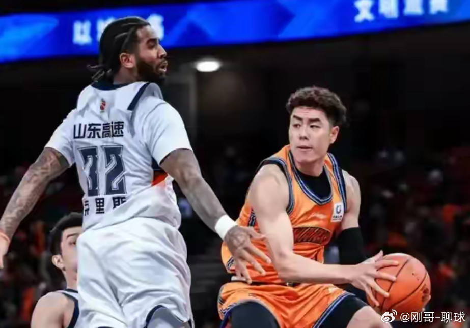 联赛第一！上海112-96大胜山东豪取8连胜王哲林17+8李添荣21分山东男篮