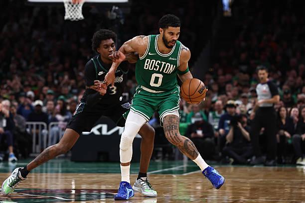 所以我就一直无法理解，为什么塔图姆非要这么快复出，ACL后伤了不到10个月就复出