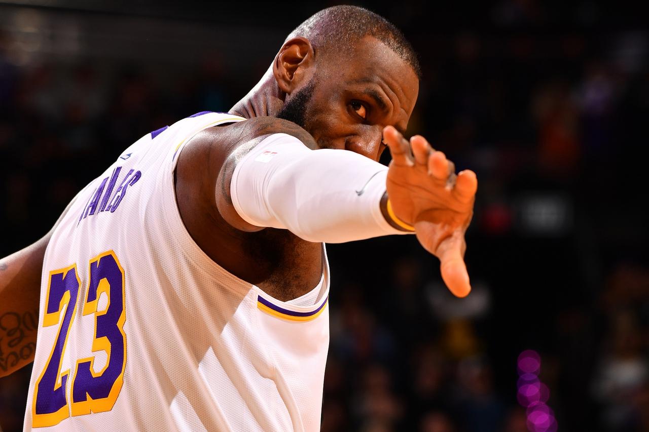 著名的NBA记者劳·穆雷在谈到詹姆斯上赛季的一些表现的时候表示，上赛季詹姆斯在湖