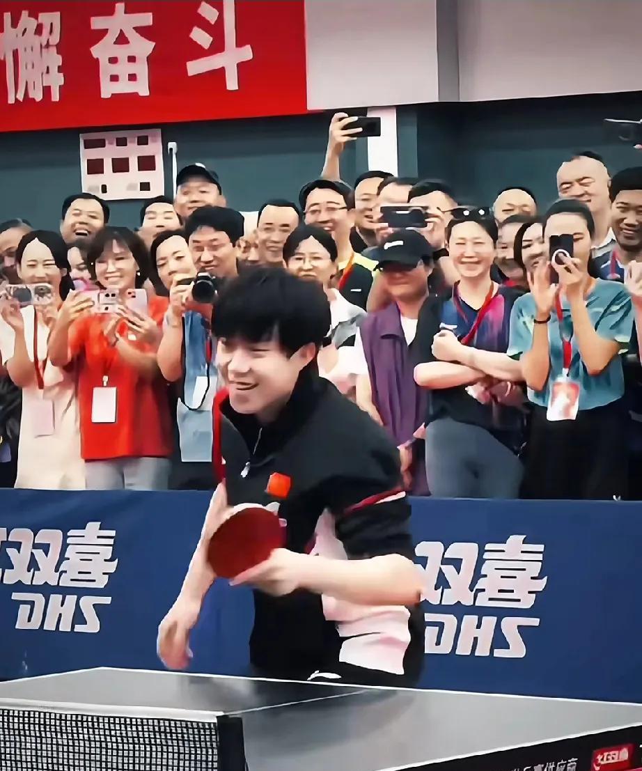 今天参加活动的楚钦老师好快乐楚钦老师和领导打球好温柔，肯定不会加转，打了好多回